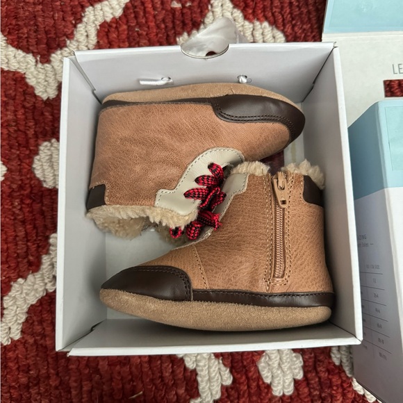 NEW IN BOX Robeez Wyatt Boot Dark Nude/Walnut 6-12 Months - Picture 2 of 8